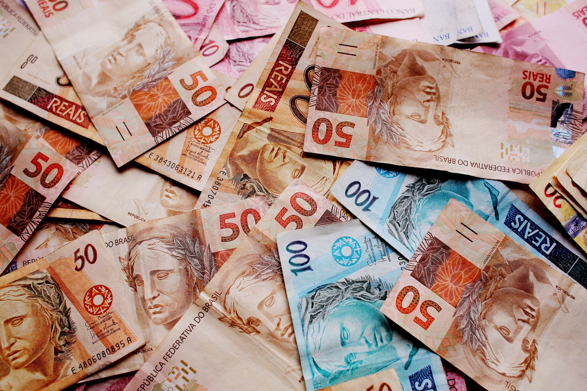Moedas do Brasil, China e Turquia estão “subvalorizadas”, de acordo com Instituto de Finanças